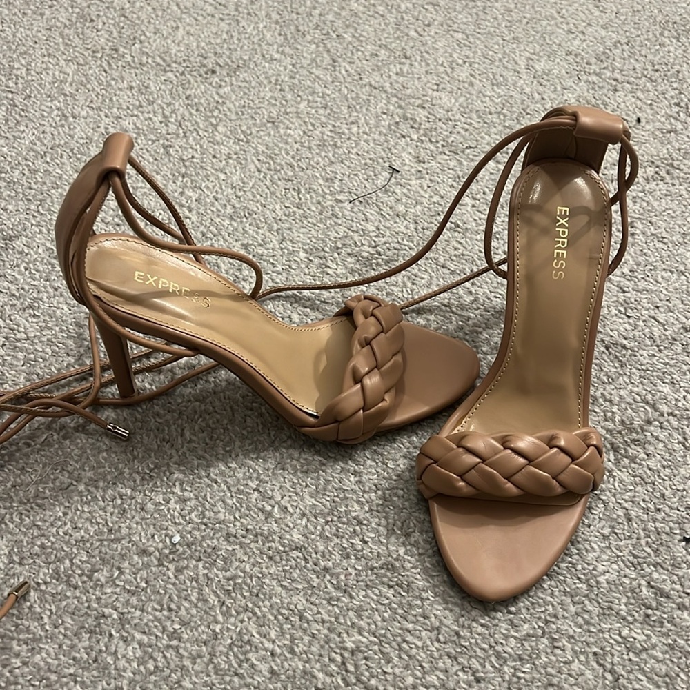 Express knotted tie up heels